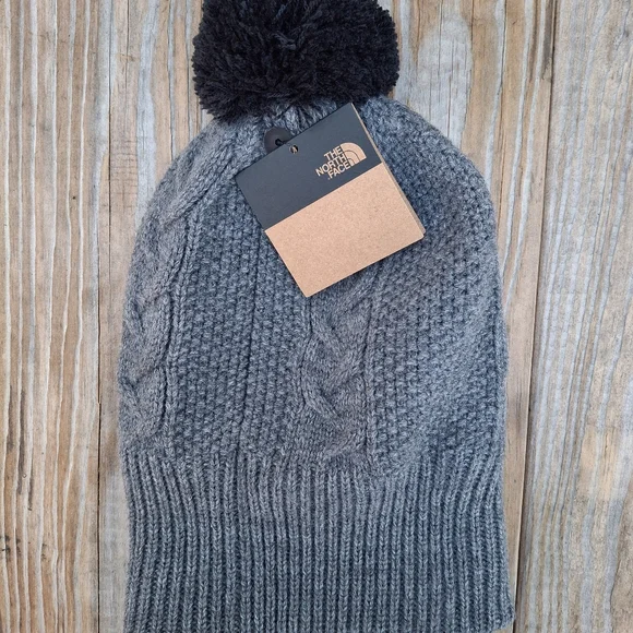 The North Face Cable Knit Beanie Hat. NWT - Picture 1 of 7